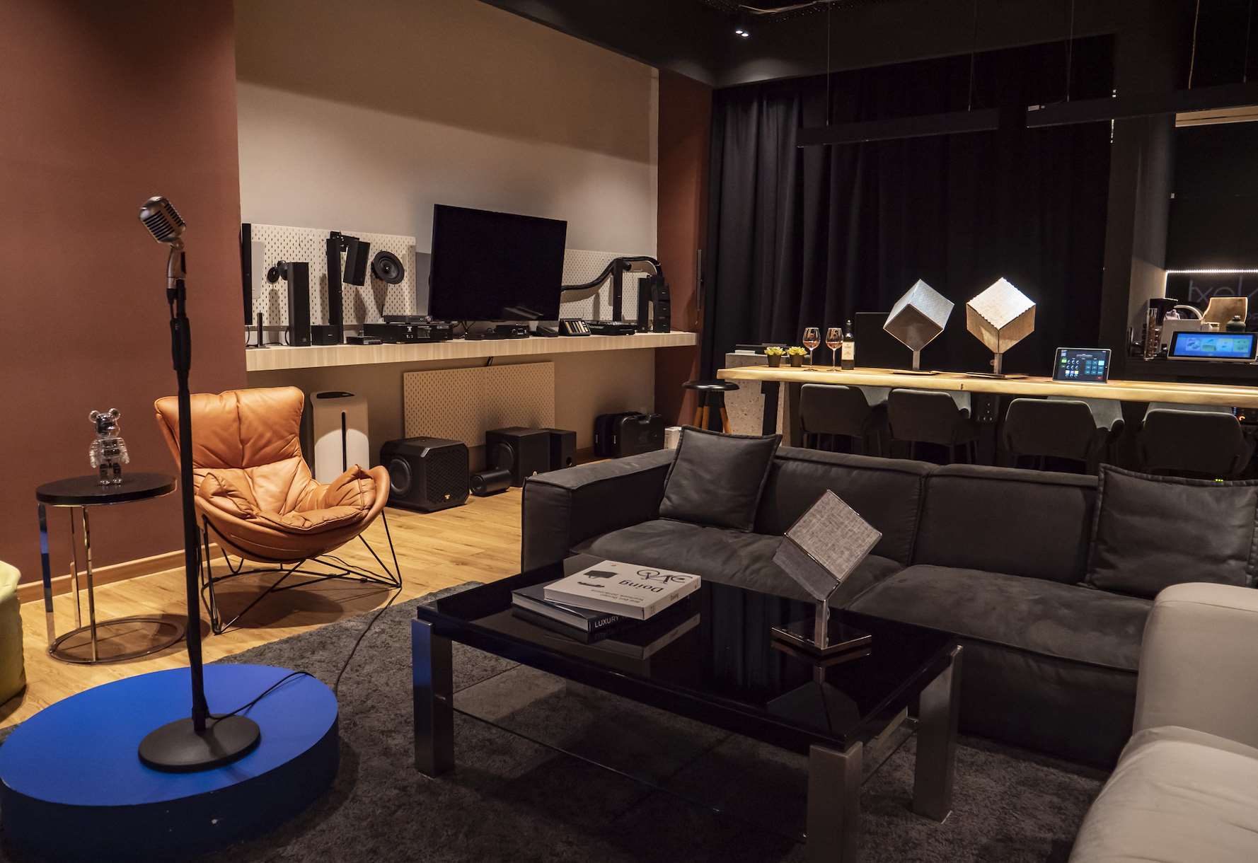 Nextrend showroom listening environment